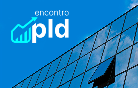 Foto de um céu azul, com o canto de um prédio espelhado e o logo do Encontro do PLD