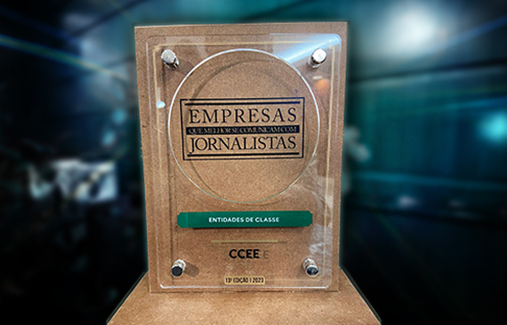 A imagem mostra o troféu do prêmio Empresas que Melhor se Comunicam com Jornalistas