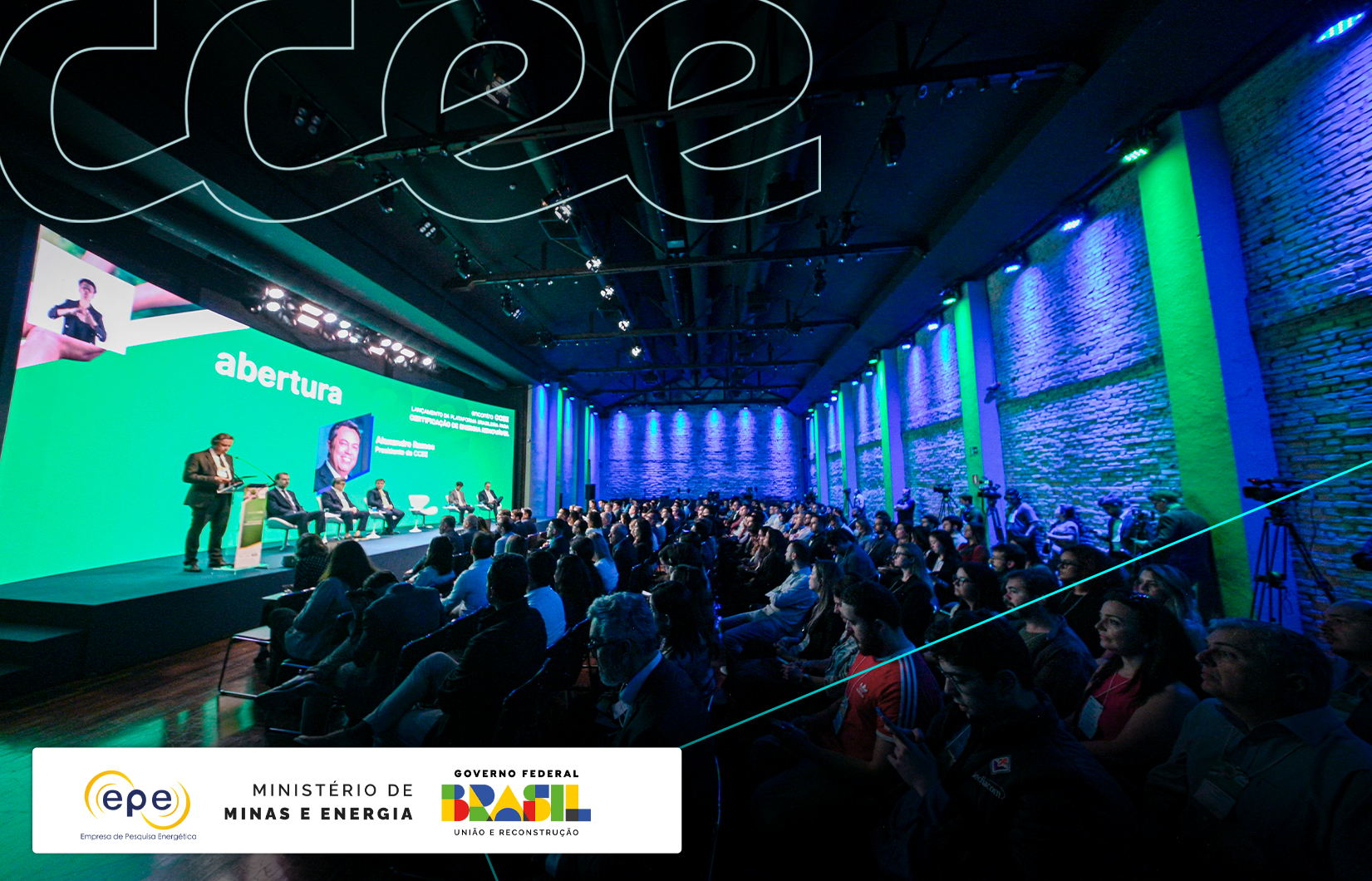 auditório cheio para o lançamento da plataforma