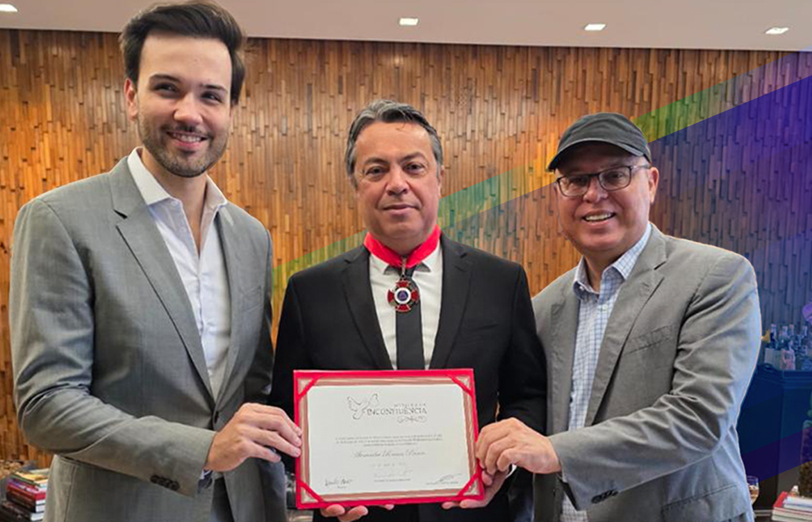Alexandre Ramos recebe medalha