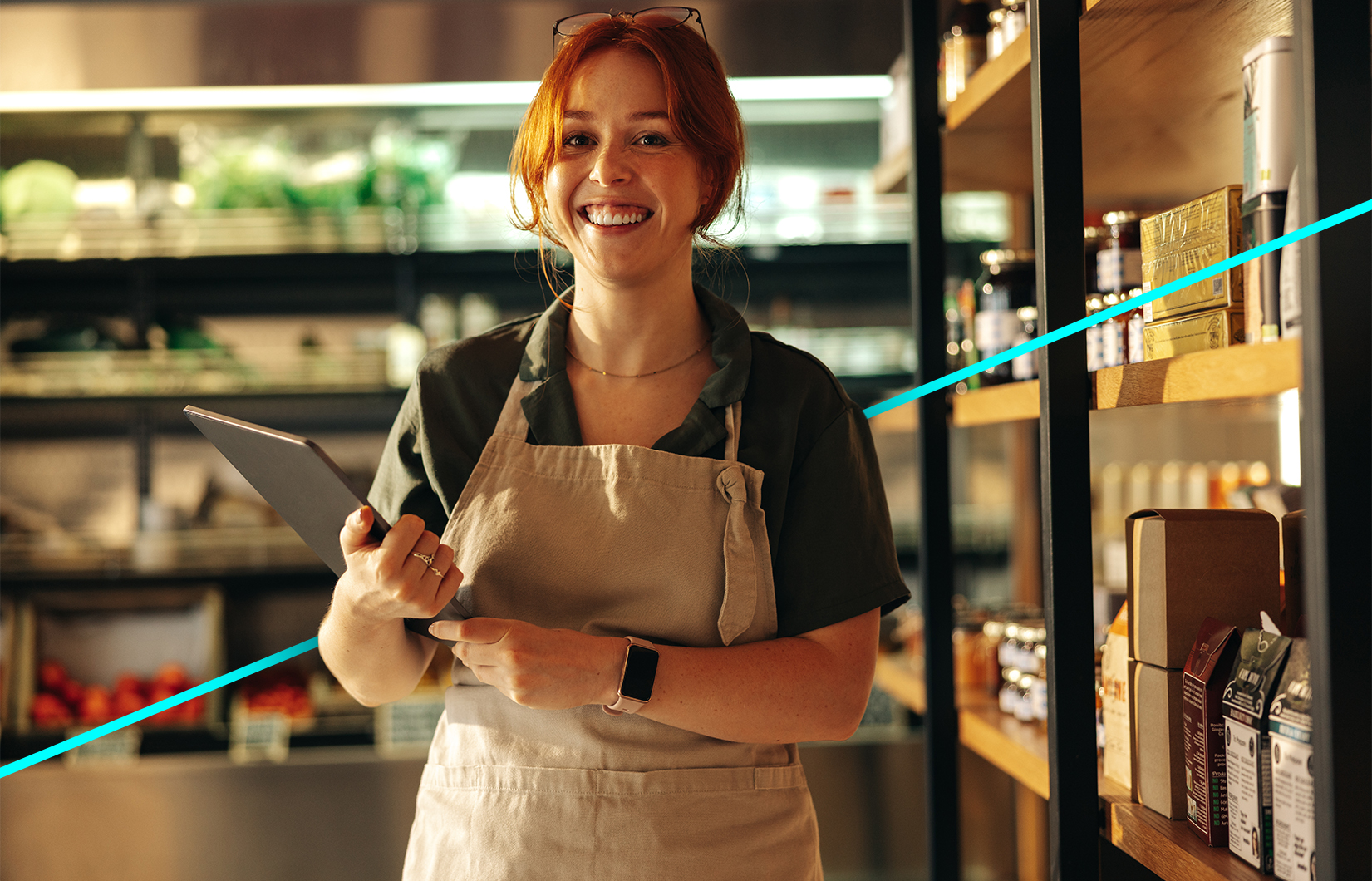 A imagem mostra uma mulher ruiva em um cenário de mercearia