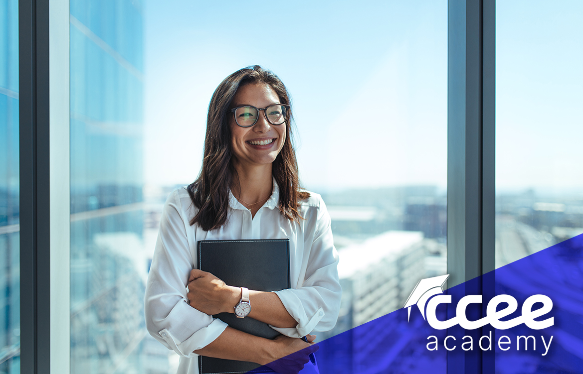 Imagem mostra uma mulher sorrindo