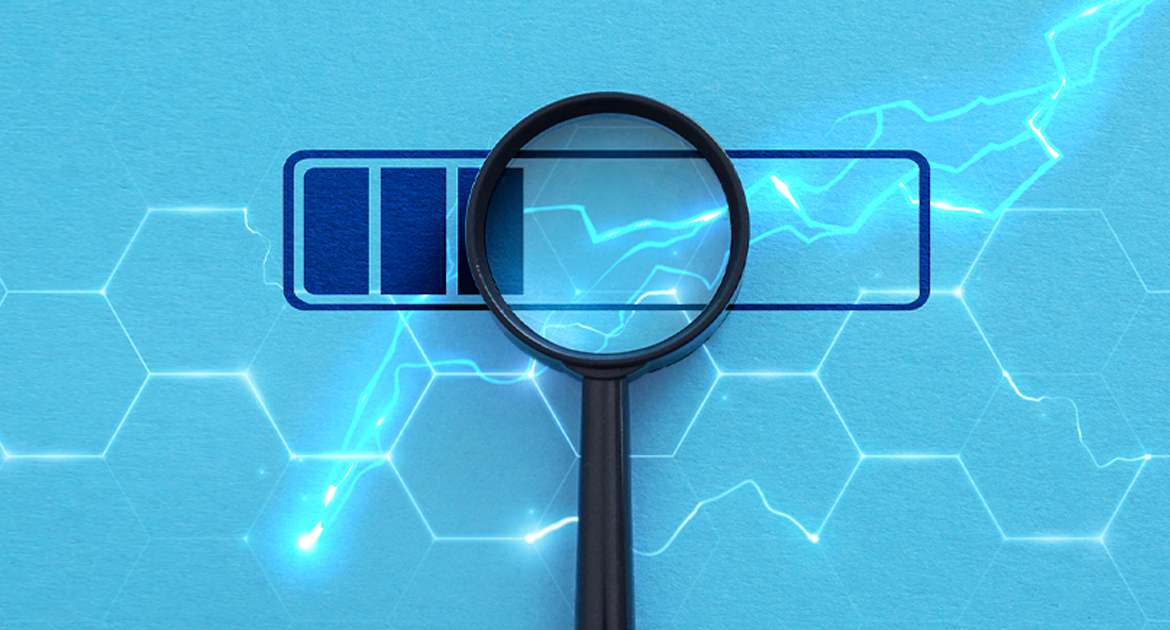 A imagem mostra uma lupa sobre uma imagem que ilustra uma bateria em carregamento