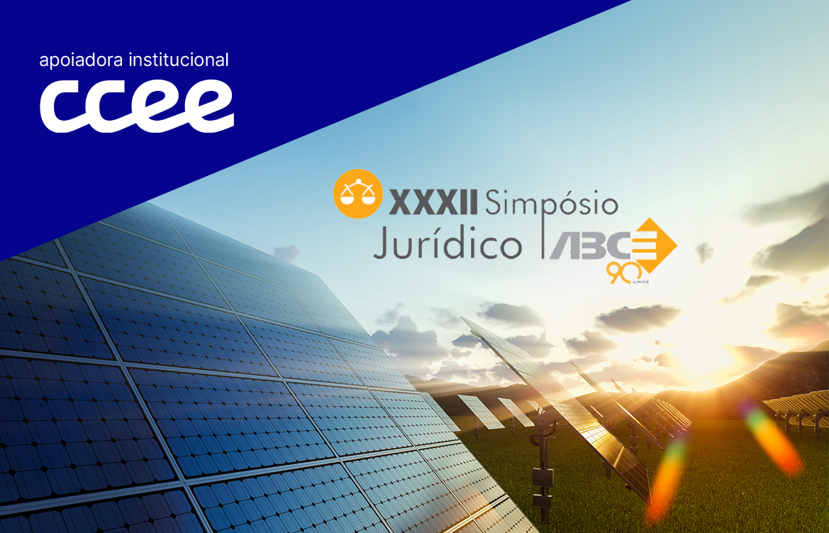 A imagem mostra um campo de painéis solares. Ao lado deles, está o logo do 32º Simpósio Jurídico da ABCE e os dizeres 